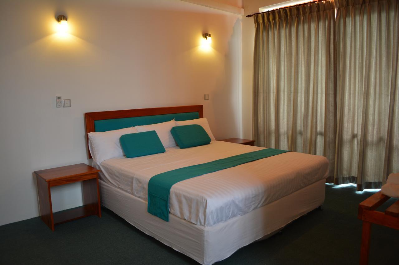 Inn West *