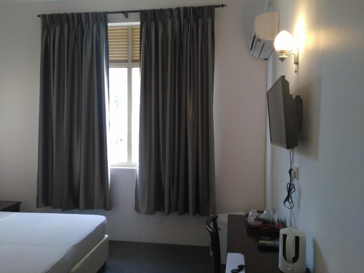 Inn West *